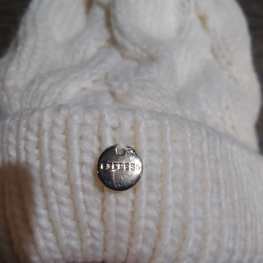 Express Fuzzy Pom Pom Beanie Cableknit Toboggan Hat Cream New With Tags - Picture 2 of 11